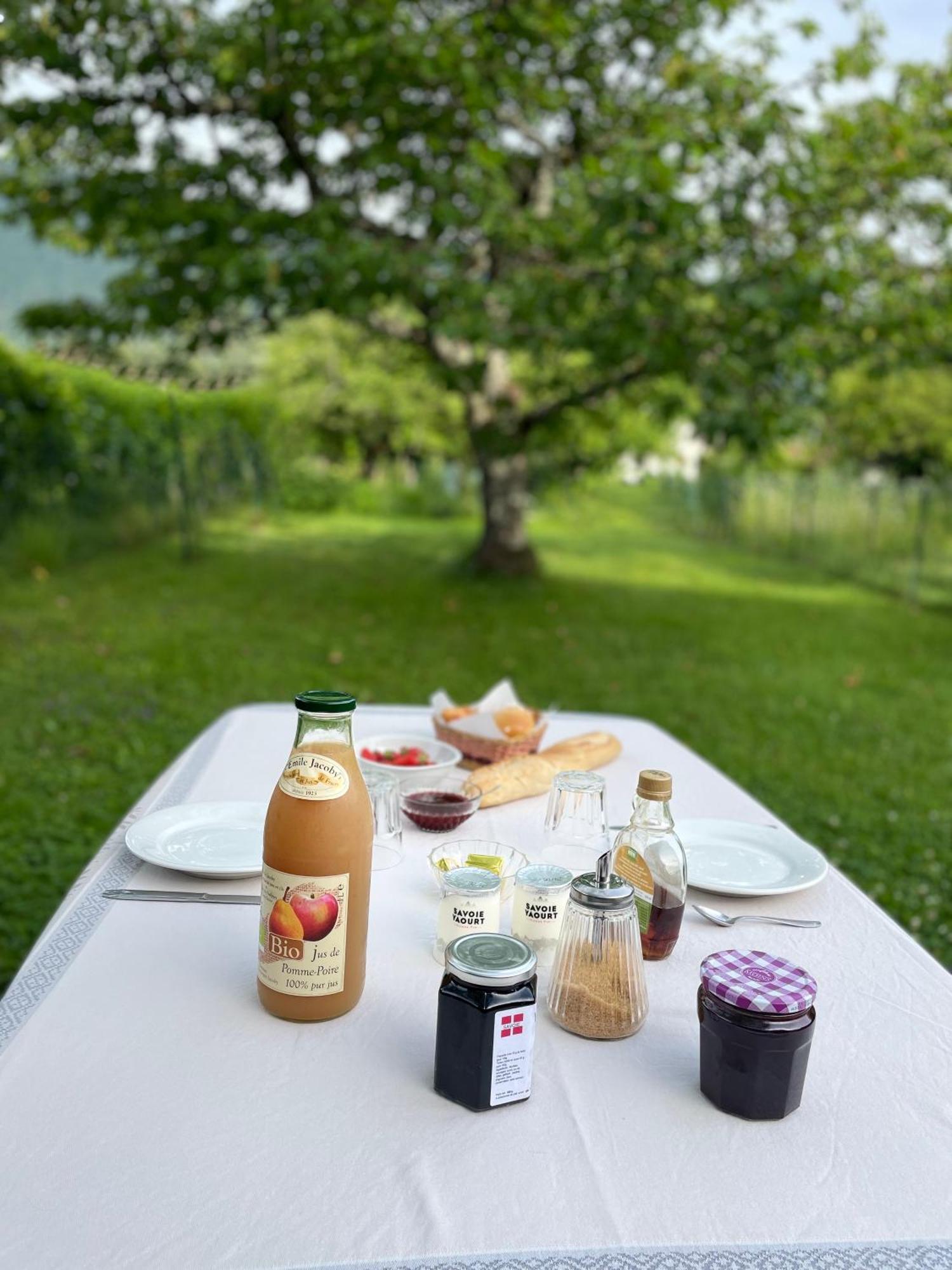 Chambres D'Hotes Avec Entree Privative Au Calme Dans Maison De Village 생조리오즈 외부 사진